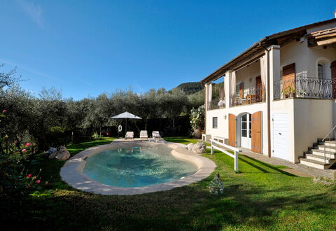 Casa Roberto: Piscina, Casa, Casa, Barrio Residencial, Inmuebles, Casa De Campo, Recurso, Cabaña, Hacienda, Jardín