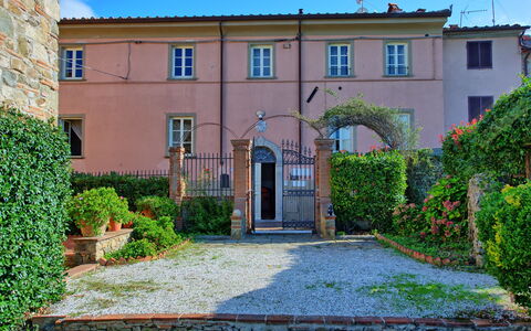 Il Gualdo: Propiedad, Casa, Edificio, Bienes Raíces, Casa, Barrio Residencial, Inmuebles, Arquitectura, Barrio, Árbol
