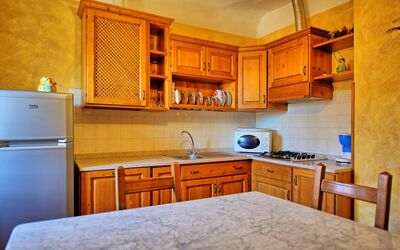 Marchese: Mostrador, Mueble, Gabinetes, Habitación, Propiedad, Cocina, Diseño De Interiores, Edificio, Casa, Bienes Raíces