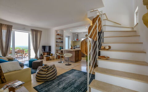 Villa Butterfly: Propiedad, Habitación, Mueble, Diseño De Interiores, Sala, Edificio, Suelo, Casa, Bienes Raíces, Casa