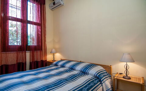 Vista Mare Noto: Habitación, Cama, Habitación, Mueble, Sábana, Propiedad, Marco De La Cama, Pared, Lecho, Suelo