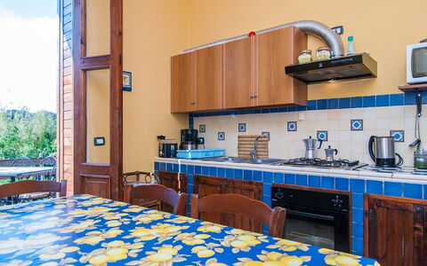 Vista Mare Noto: Habitación, Propiedad, Cocina, Mueble, Edificio, Mostrador, Casa, Gabinetes, Suelo, Bienes Raíces
