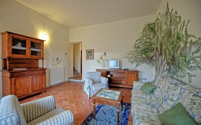 Iris: Habitación, Mueble, Propiedad, Sala, Diseño De Interiores, Edificio, Casa, Bienes Raíces, Casa, Suelo