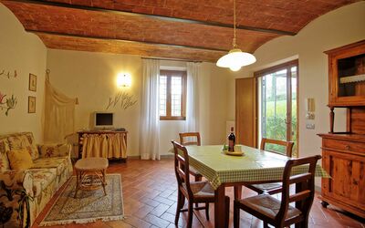 Rosmarino: Habitación, Propiedad, Edificio, Mueble, Diseño De Interiores, Techo, Mesa, Casa, Suelo, Comedor