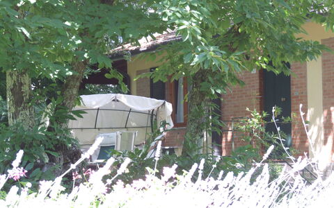 Villa La Quercia: Casa, Propiedad, Casa, Árbol, Cabaña, Bienes Raíces, Barrio, Yarda, Rama, Planta