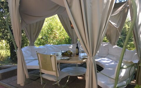 Villa La Quercia: Tienda, Propiedad, Habitación, Silla, Mueble, Pabellón, Árbol, Sombra, Casa, Bienes Raíces