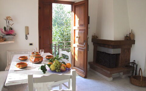 Villa Agrifogli: Habitación, Propiedad, Mueble, Edificio, Casa, Diseño De Interiores, Suelo, Mesa, Bienes Raíces, Sala
