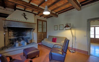 Quercia: Habitación, Propiedad, Sala, Edificio, Mueble, Diseño De Interiores, Casa, Haz, Techo, Bienes Raíces