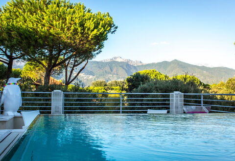 Marina Dei Ronchi Prestige: Naturaleza, Agua, Piscina, Propiedad, Cielo, Amarillo, Árbol, Bienes Raíces, Vacaciones, Ocio